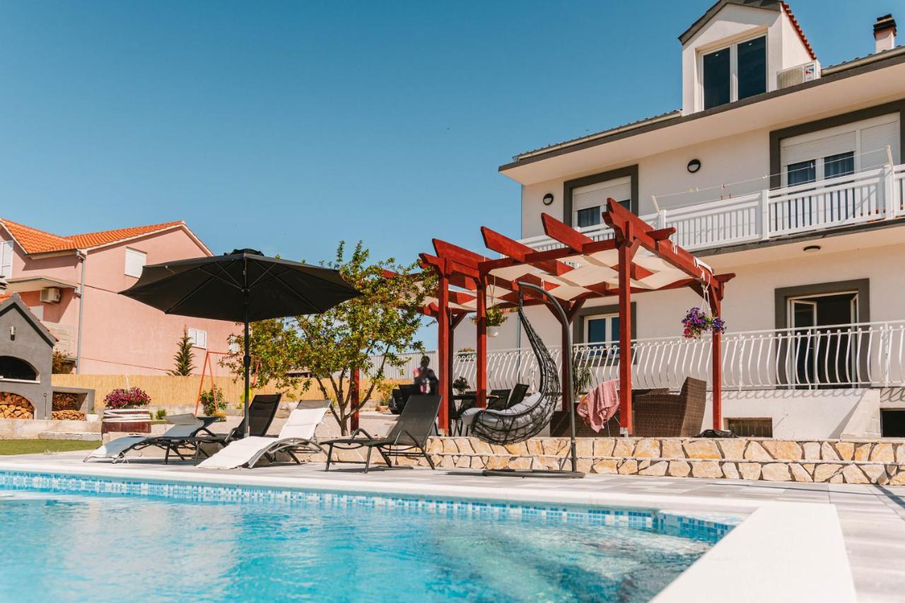 Guest House "The View" - With A Pool Donje Polje エクステリア 写真